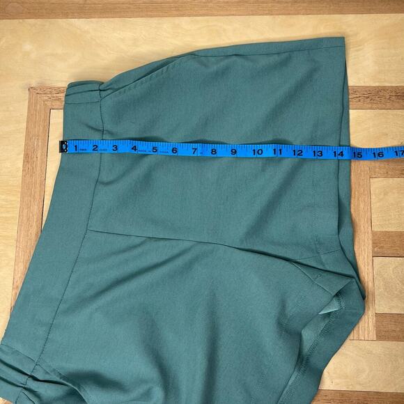 Nine West Women's High Waist Shorts Size M Elastic Pull On Sage Green Pockets - Picture 8 of 8